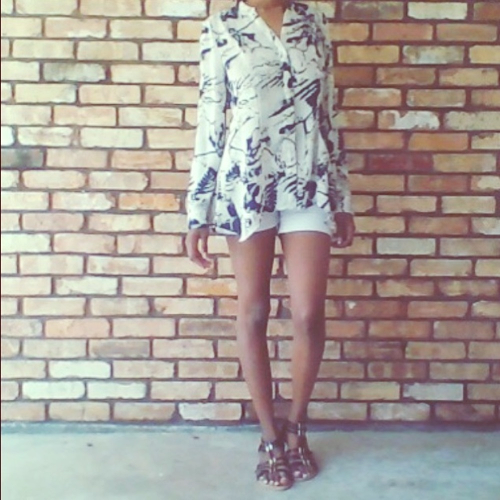 Vera Wang Flowy Blouse